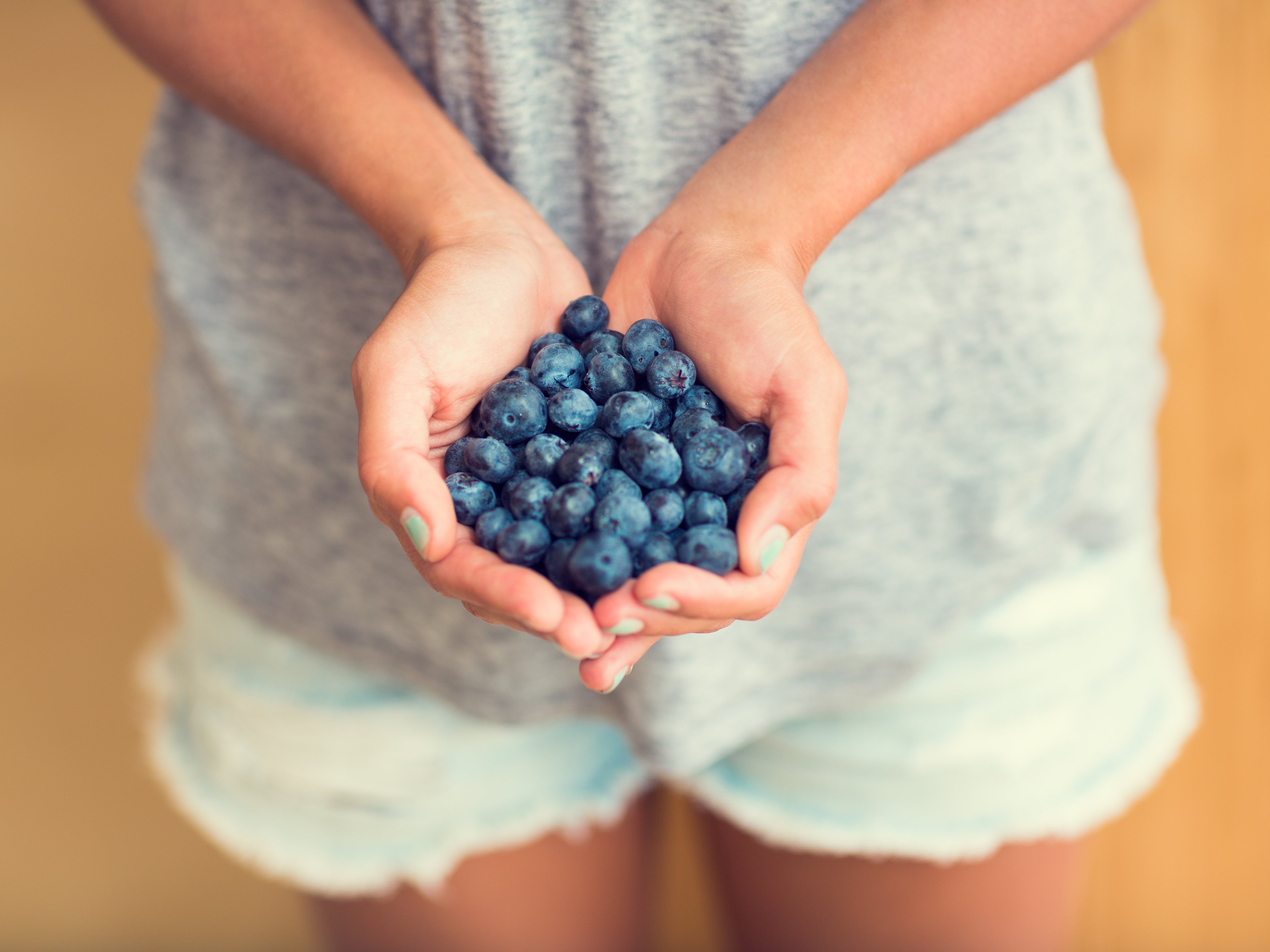 woman-with-fresh-blueberries-P2YF9B8